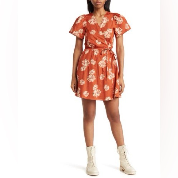 Madewell Floral Print Wrap V-Neck Puff Sleeve Mini Dress in Rusty Torch S - Picture 2 of 9
